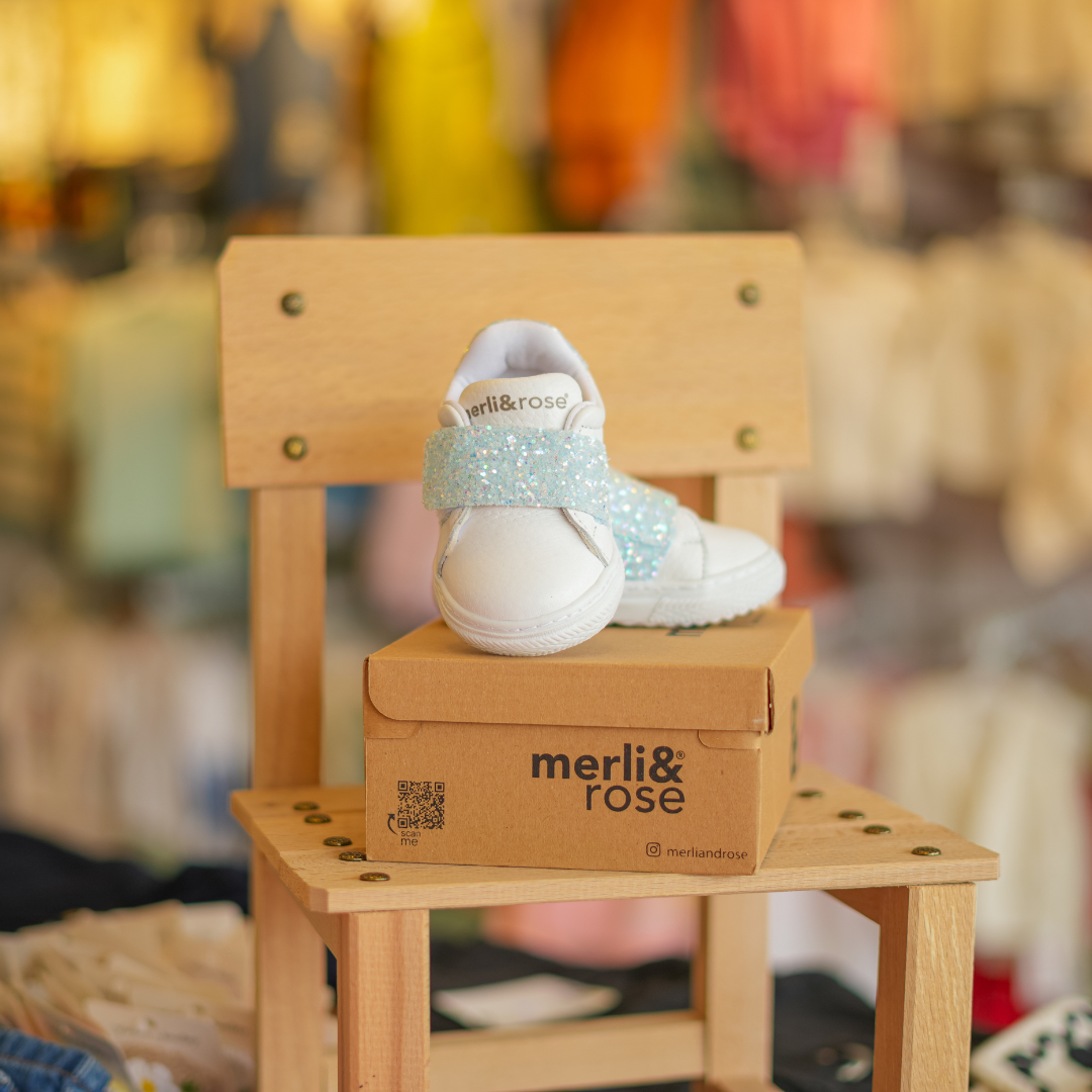 Merli & Rose Buz Mavisi Cırtlı Beyaz Spor Ayakkabı
