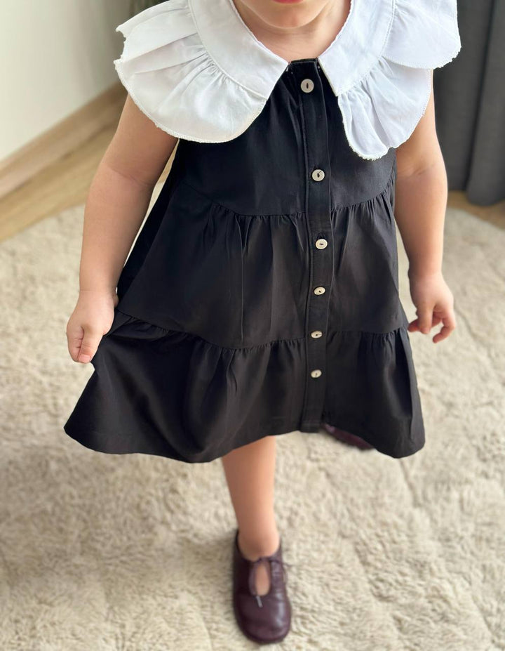 Mini Classy - Siyah Düğmeli Fırfırlı Elbise