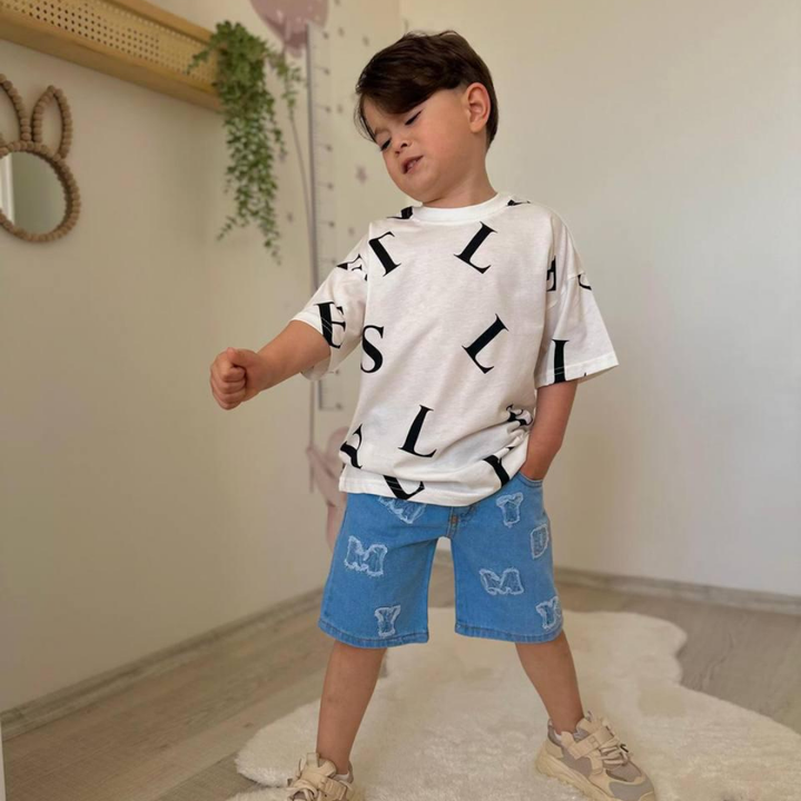 Stil Sahibi Minikler İçin Baskılı Tişört ve Kot Şort Takımı