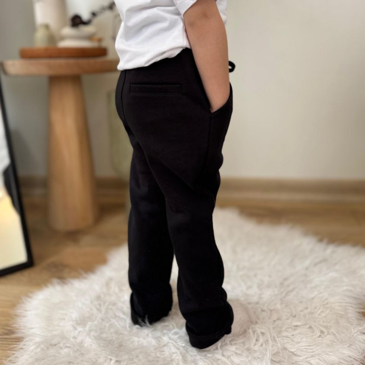Erkek Çocuk Siyah Pantolon | Konforlu ve Günlük Stil Seçimi